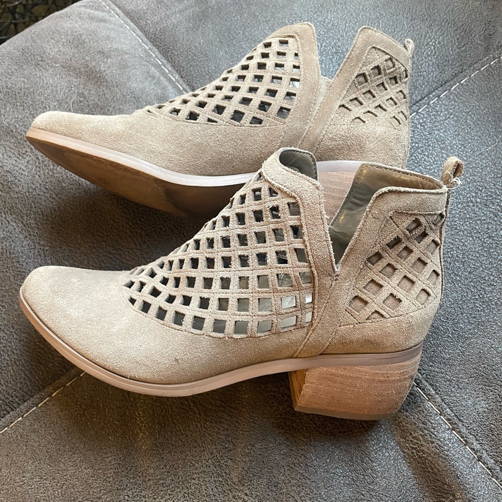 Crown Vintage Booties size 8